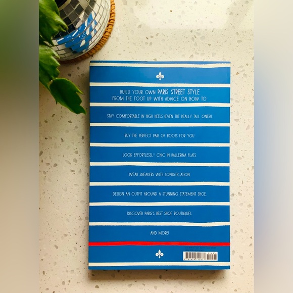 Paris Street Style Shoes Book by Isabelle Thomas & Frederique Veysset - Picture 2 of 7